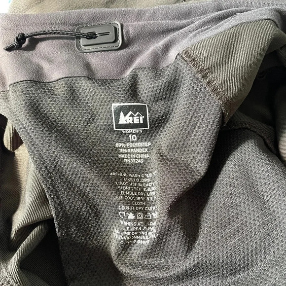 Women's REI Nylon Capris Pants.  Grey.  Size 10 - Picture 5 of 5
